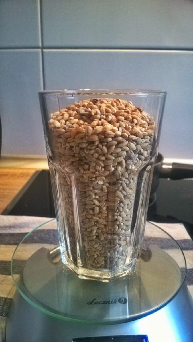 Sałatka z kaszy pęczak z granatem, suszonymi pomidorami i serem feta