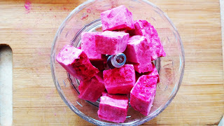 TURBO energetyczne batony żurawinowo-malinowe z czarną QUINOĄ, pistacjami, migdałami i słonecznikiem. Najlepsze batony dla sportowców z czarną komosą ryżową.