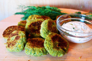 Zdrowy i zielony Falafel z ciecierzycy, szpinaku i koperku.