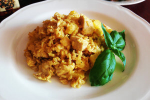 Kurczak curry  na mleku kokosowym z ryżem i ananasem