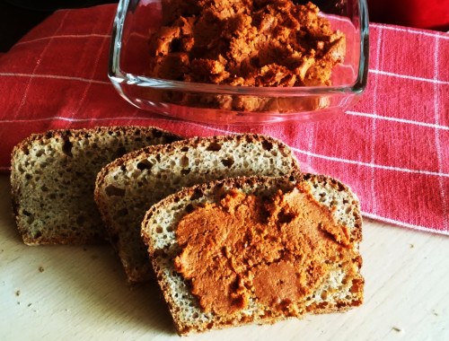 Pesto z suszonych pomidorów i prażonego słonecznika.
