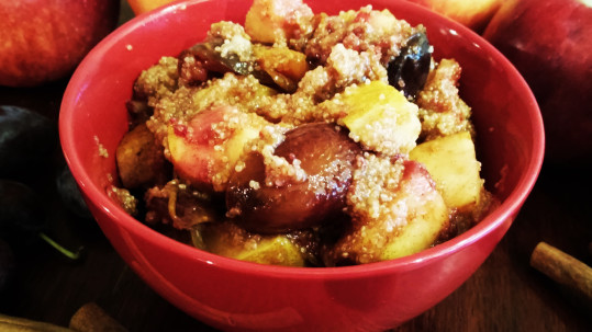 Amarantus gotowany z jabłkami, śliwkami i cynamonem - oryginalna owsianka