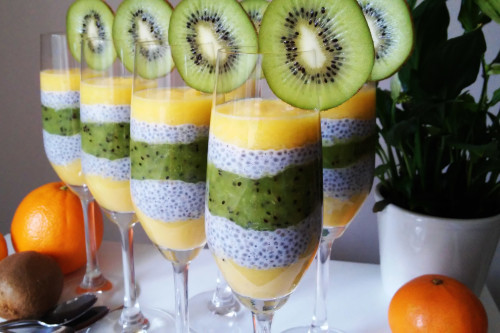 Pudding z nasion chia z kiwi i pomarańczą - elegancki i zdrowy deser