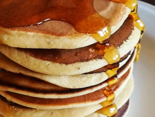 Wegańskie pancakes z ciecierzycy - beztłuszczowe i bezglutenowe pankejki cieciorkowe