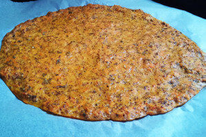 Dietetyczna pizza z marchewki i siemienia lnianego - niskowęglowodanowa bezglutenowa pizza