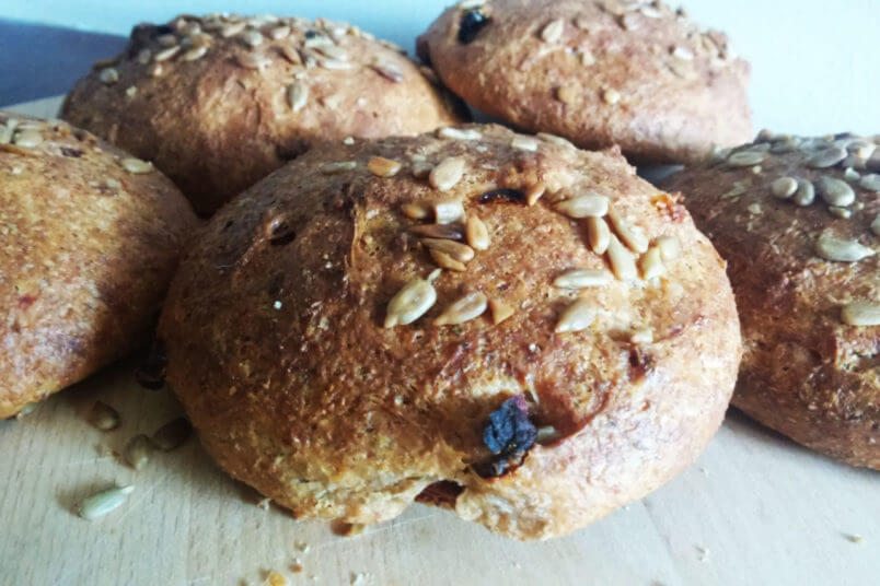 Bułki orkiszowe z suszonymi pomidorami - bezglutenowe i zdrowe pieczywo