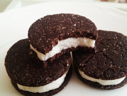 Wegańskie kokosowe ciastka OREO - zdrowe i bez pieczenia, RAW & VEGAN