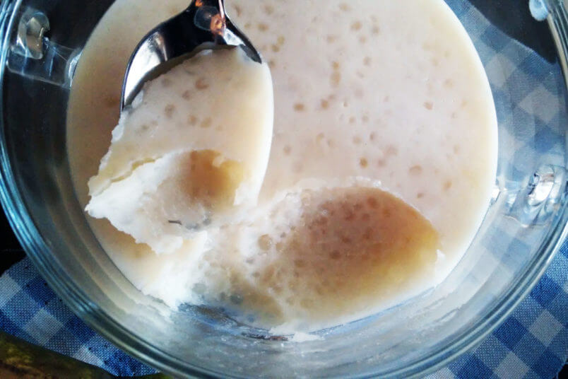 Wegański pudding z tapioki z zielonym musem bananowo-szpinakowym