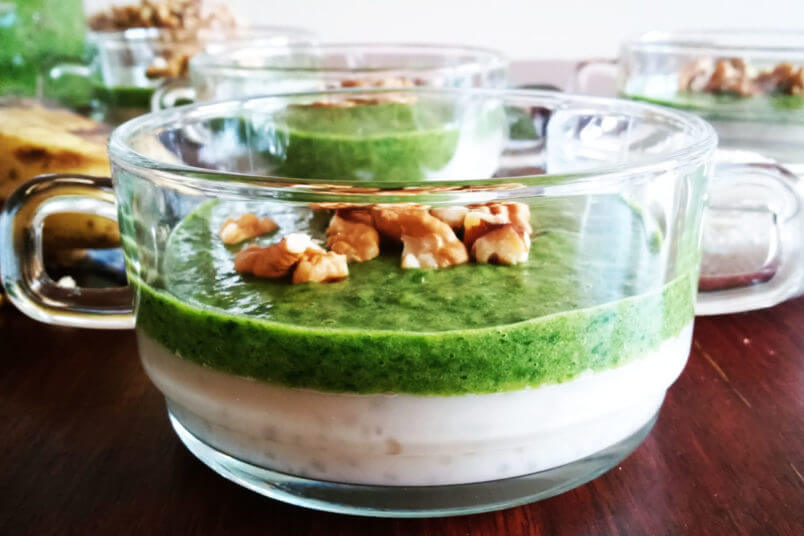 Wegański pudding z tapioki z zielonym musem bananowo-szpinakowym