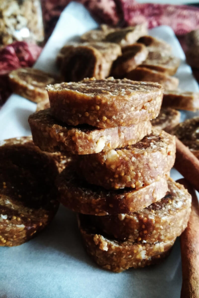 Wegańskie surowe ciasteczka figowe i cynamonowe - RAW & VEGAN