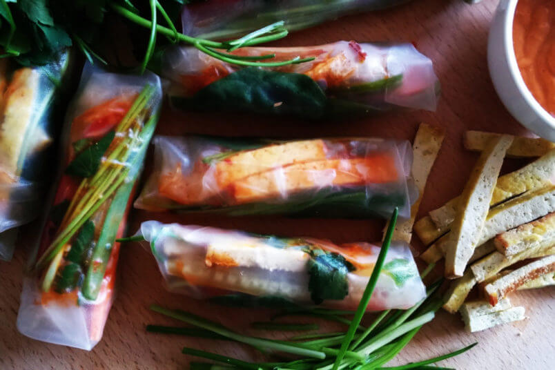 Veggie spring rolls with smoked tofu and peanut butter sauce