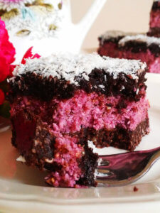 Wegańskie ciasto malinowe z czekoladą, bez pieczenia - RAW & VEGAN