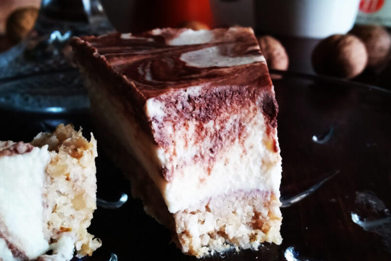 Creamy vegan coconut cheesecake - no-bake young coconut cake