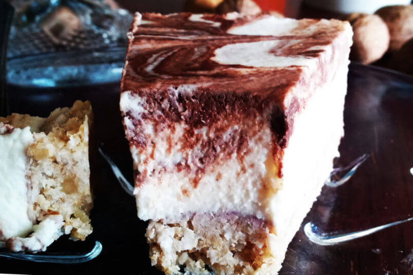 Kremowy wegański sernik kokosowy - ciasto z młodego kokosa bez pieczenia