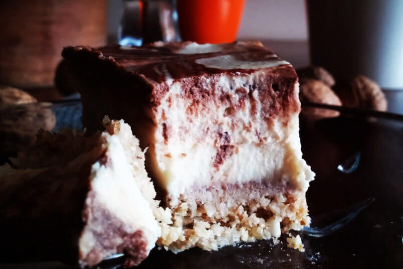 Kremowy wegański sernik kokosowy - ciasto z młodego kokosa bez pieczenia