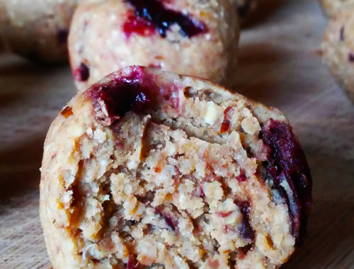 Ciasteczkowe kulki z ciecierzycy z wiśniami - ciecierzycowe pralinki NO-BAKE & VEGAN