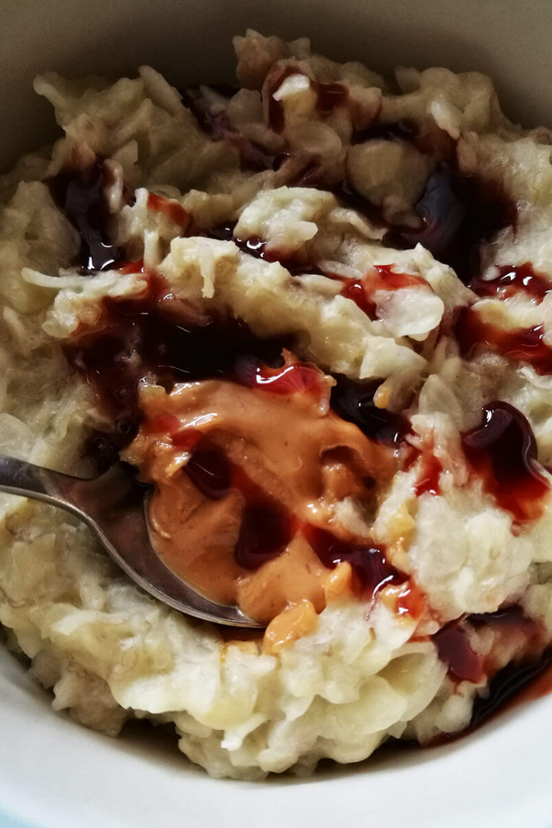 Wegańskie śniadanie przed maratonem, półmaratonem, treningiem - co jeść przed bieganiem