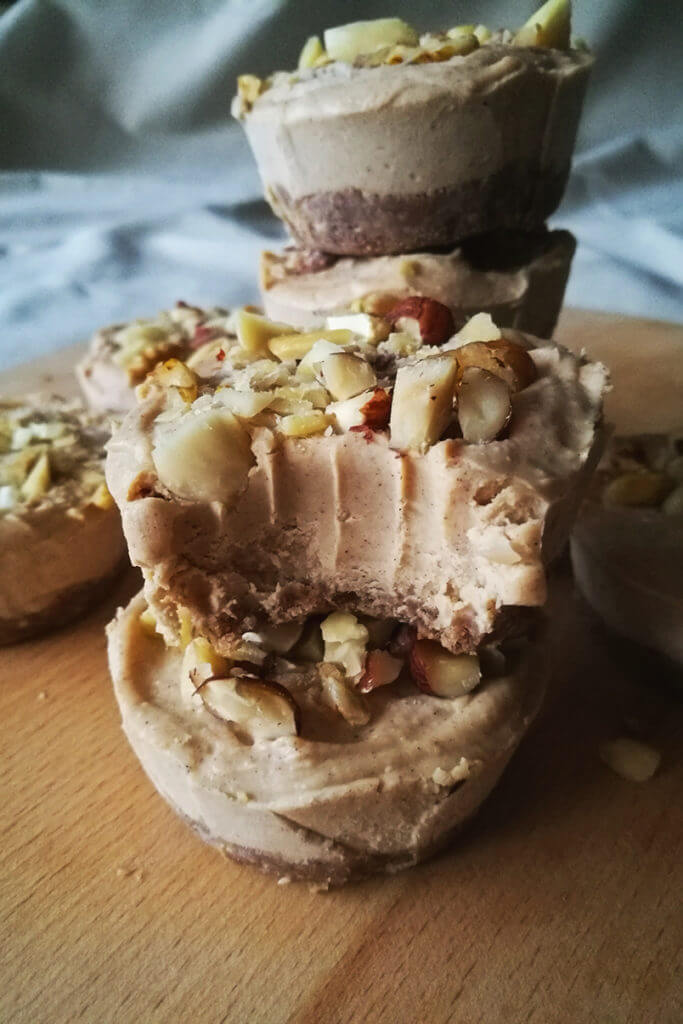 Piernikowe mini serniczki tofu z masłem orzechowym, wegańskie - WEGAŃSKA WIGILIA