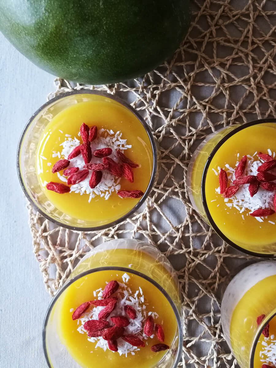 Kremowy pudding z tapioki z mango - kokosowy wegański pudding z musem