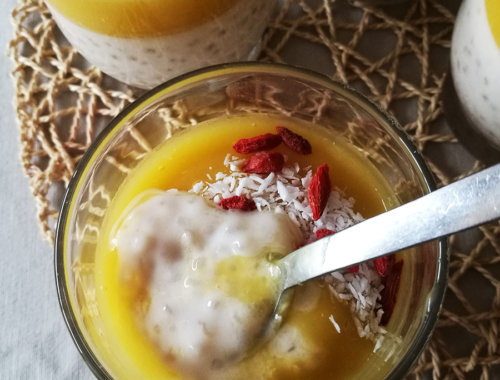 Kremowy pudding z tapioki z mango - kokosowy wegański pudding z musem