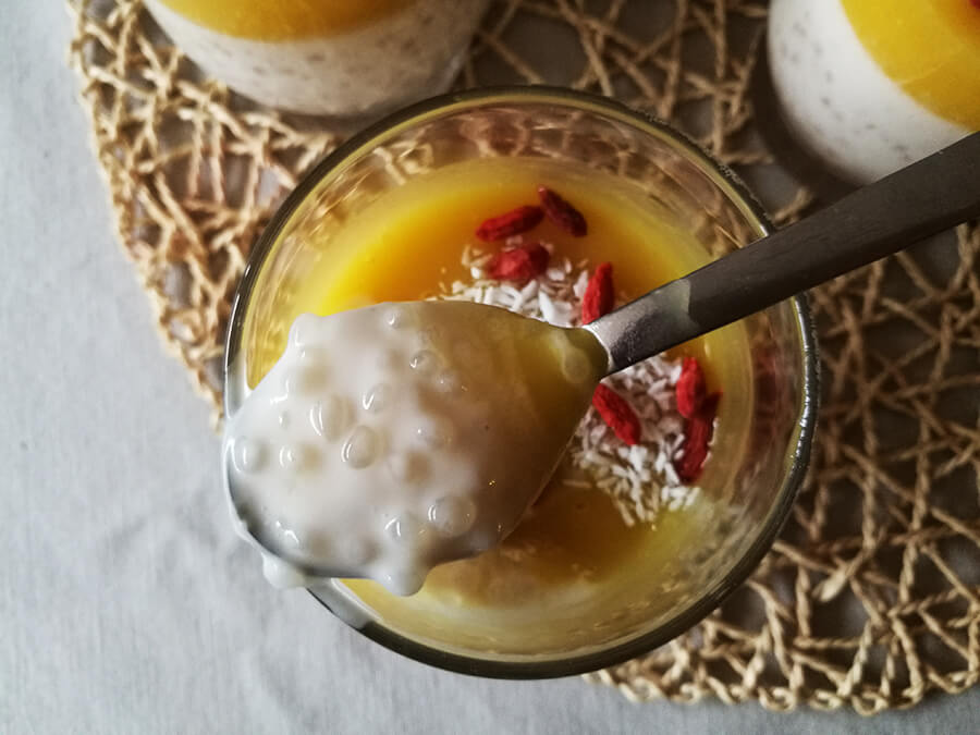 Kremowy pudding z tapioki z mango - kokosowy wegański pudding z musem Kremowy pudding z tapioki z mango - kokosowy wegański pudding z musem