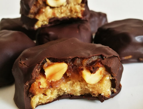 Wegański Snickers - zdrowe, domowe i bezglutenowe batoniki Snickers