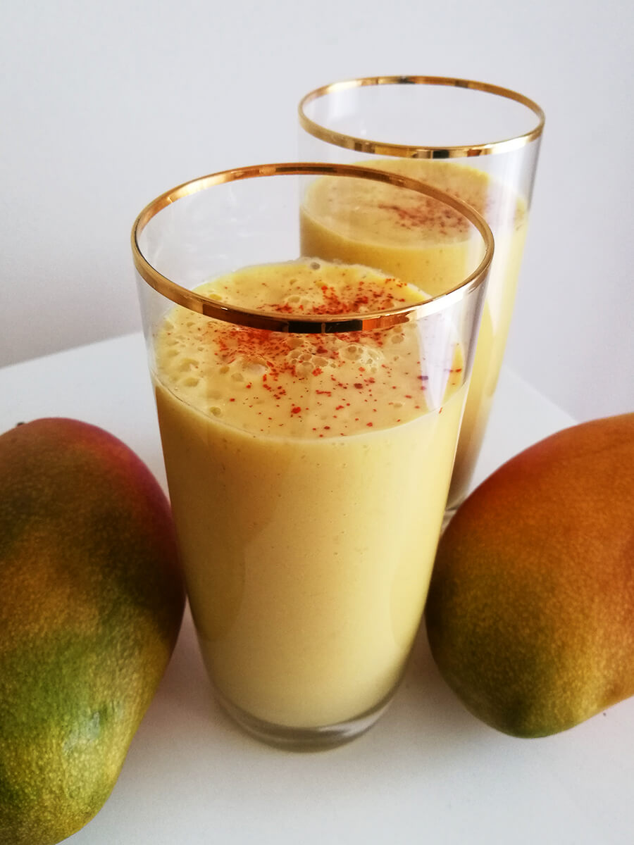 Wegańskie Mango Lassi - zdrowe jogurtowe smoothie/koktajl z mango