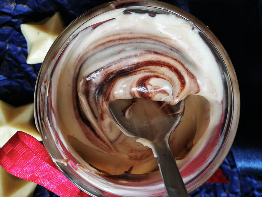 Wegański krem a'la Milky Way - domowy krem o smaku białej czekolady, bez nabiału i laktozy