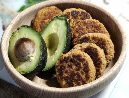 Burgery z wędzonego tofu i komosy ryżowej